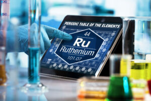 Wissenschaftler bei der Arbeit an den digitalen Tablet-Daten des chemischen Elements Ruthenium. Bildquelle: angellodeco - stock.adobe.com