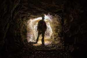 Platin-Erzbergbautunnel. Bildquelle Mishainik -stock.adobe.com